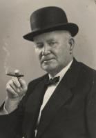 Bennie Kent in a top hat with a cigar